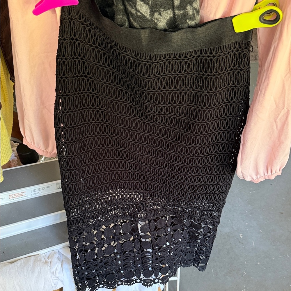 Elegant Black Lace Pencil Skirt